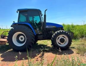 Trator New Holland 6040 ano 2011