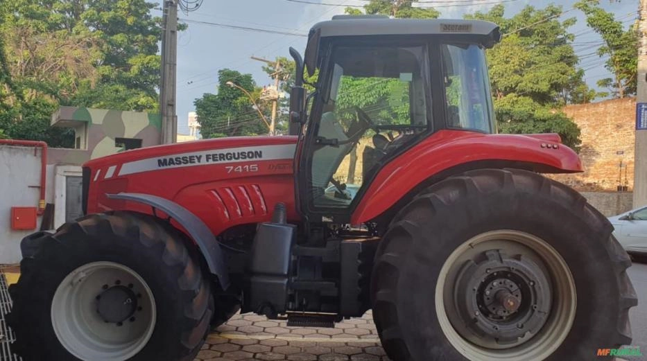 Trator agrícola 7415 semi novo Imagem Trator agrícola 7415 semi novo