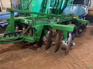 Grade com 16 discos Imagem Grade com 16 discos