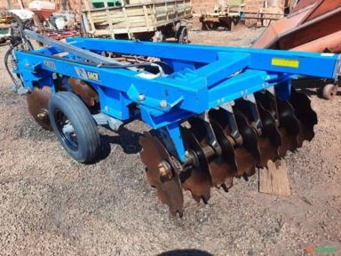 Grade com 14 discos ano 2016 Com 2 pneus novos Com controle remoto Revisado único dono Pronto par Imagem Grade com 14 discos ano 2016 Com 2 pneus novos Com controle remoto Revisado único dono Pronto par