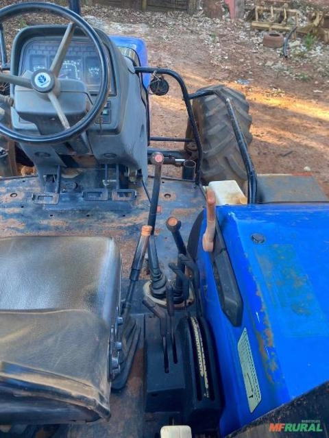 Imagem Trator New Holland Tl 85E ano 2011 Com 4 pneus novos  Revisado único dono  Pronto para trabalhar  Op Imagem Trator New Holland Tl 85E ano 2011 Com 4 pneus novos  Revisado único dono  Pronto para trabalhar  Op