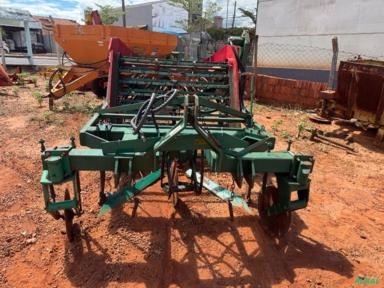 Imagem Arancado de amendoim  Ano 2021 com 2 pneus novos semi novo  Com 2 jogos de faca  Com controle remoto Imagem Arancado de amendoim  Ano 2021 com 2 pneus novos semi novo  Com 2 jogos de faca  Com controle remoto