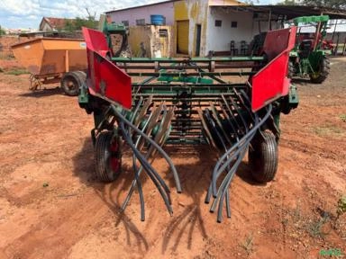 Imagem Arancado de amendoim  Ano 2021 com 2 pneus novos semi novo  Com 2 jogos de faca  Com controle remoto Imagem Arancado de amendoim  Ano 2021 com 2 pneus novos semi novo  Com 2 jogos de faca  Com controle remoto