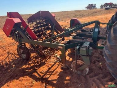 Arrancado de amendoim agrícola ano 2018 Semi novo único dono Pronto para trabalhar Oportunidade de Imagem Arrancado de amendoim agrícola ano 2018 Semi novo único dono Pronto para trabalhar Oportunidade de