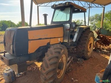 Trator Valtra 985S ano 2000 com 4 pneus novos Com comando duplo Revisado único dono Pronto para t Imagem Trator Valtra 985S ano 2000 com 4 pneus novos Com comando duplo Revisado único dono Pronto para t