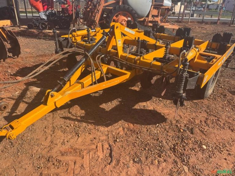 Subsolador asti matic 450.  com discos de corte Com rolos semi novo  Único dono proto para trabalhar Imagem Subsolador asti matic 450.  com discos de corte Com rolos semi novo  Único dono proto para trabalhar