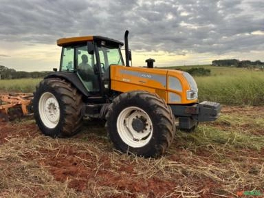 Trator Valtra BH 180 Ano 2013 com gabini original único dono Pronto para trabalhar Oportunidade de Imagem Trator Valtra BH 180 Ano 2013 com gabini original único dono Pronto para trabalhar Oportunidade de