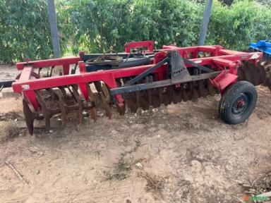 Grade niveladora com 44 discos . Com 2 pneus  Semi novo único dono  Pronto para trabalhar  Oportunid Imagem Grade niveladora com 44 discos . Com 2 pneus  Semi novo único dono  Pronto para trabalhar  Oportunid