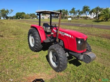 Imagem Trator Massey Ferguson  4275 ano 2012  Com 4 pneus novos  Com comando duplo  Único dono  Pronto para Imagem Trator Massey Ferguson  4275 ano 2012  Com 4 pneus novos  Com comando duplo  Único dono  Pronto para