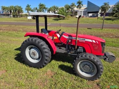 Imagem Trator Massey Ferguson  4275 ano 2012  Com 4 pneus novos  Com comando duplo  Único dono  Pronto para Imagem Trator Massey Ferguson  4275 ano 2012  Com 4 pneus novos  Com comando duplo  Único dono  Pronto para