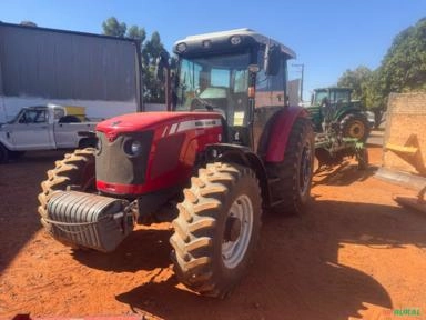 Trator Massey Ferguson 4292 ano 2013 com gabini original com 4 pneus novos com comando duplo único Imagem Trator Massey Ferguson 4292 ano 2013 com gabini original com 4 pneus novos com comando duplo único