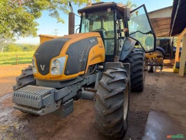 Trator Valtra Bt 210 ano 2016 Com 4 pneus novos Gabini original único dono Pronto para trabalhar Imagem Trator Valtra Bt 210 ano 2016 Com 4 pneus novos Gabini original único dono Pronto para trabalhar
