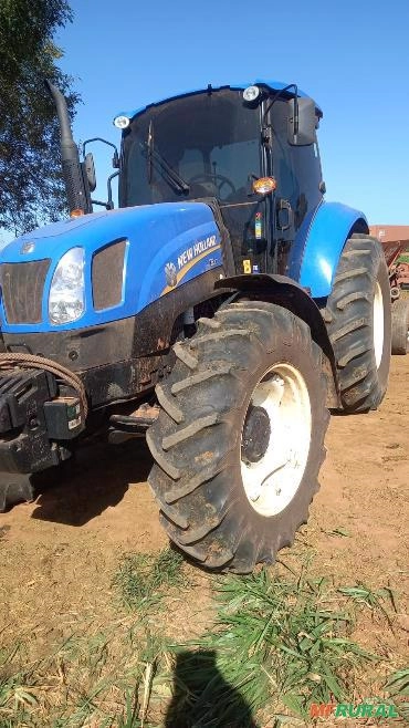 Trator New Holland T6 110 Ano 2024 com gabini original Semi novo único dono Pronto para trabalhar Imagem Trator New Holland T6 110 Ano 2024 com gabini original Semi novo único dono Pronto para trabalhar