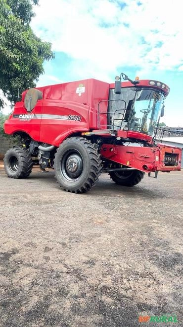 Colheitadeira Case 8230 - Plataforma 35 Pés, 2014 Imagem Colheitadeira Case 8230 - Plataforma 35 Pés, 2014