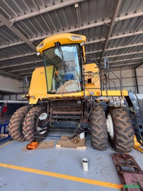 Colheitadeira New Holland TC 5090 - Dual, Plataforma Caracol 25 Pés, 2011 Imagem Colheitadeira New Holland TC 5090 - Dual, Plataforma Caracol 25 Pés, 2011