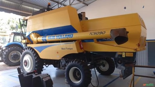 Colheitadeira New Holland TC 5090 - Dual, Plataforma Caracol 25 Pés, 2018 Imagem Colheitadeira New Holland TC 5090 - Dual, Plataforma Caracol 25 Pés, 2018