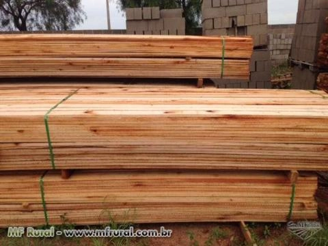 Madeira serrada de eucalipto Imagem Madeira serrada de eucalipto