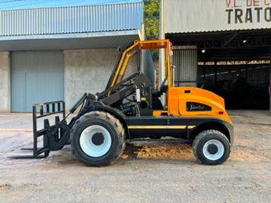 Pá carregadeira 4x4 Vantec CI4000 Imagem Pá carregadeira 4x4 Vantec CI4000