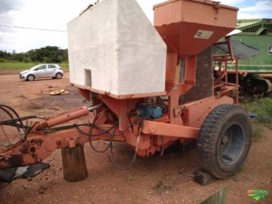 PLANTADEIRA FLORESTAL DE EUCALIPTOS MARCA ARADOR Imagem PLANTADEIRA FLORESTAL DE EUCALIPTOS MARCA ARADOR