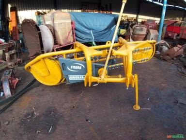 Enleirador de feno marca Stabra Girobar Imagem Enleirador de feno marca Stabra Girobar