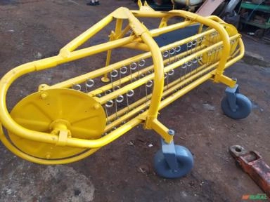 Imagem Enleirador de feno marca Stabra Girobar Imagem Enleirador de feno marca Stabra Girobar