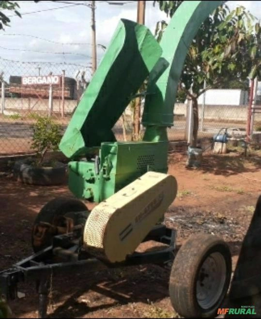 Ensiladeira Picadeira estacionária marca Nogueira modelo EN 6700 F4 Imagem Ensiladeira Picadeira estacionária marca Nogueira modelo EN 6700 F4