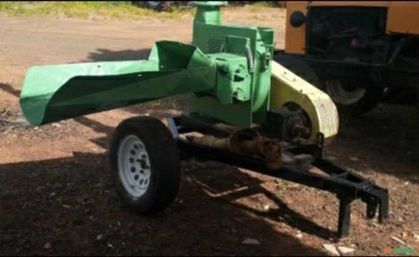 Imagem Ensiladeira Picadeira estacionária marca Nogueira modelo EN 6700 F4 Imagem Ensiladeira Picadeira estacionária marca Nogueira modelo EN 6700 F4