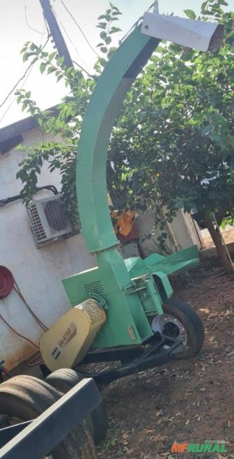 Imagem Ensiladeira Picadeira estacionária marca Nogueira modelo EN 6700 F4 Imagem Ensiladeira Picadeira estacionária marca Nogueira modelo EN 6700 F4