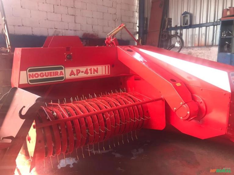 ENFARDADEIRA DE FENO NOGUEIRA FENAÇÃO Imagem ENFARDADEIRA DE FENO NOGUEIRA FENAÇÃO