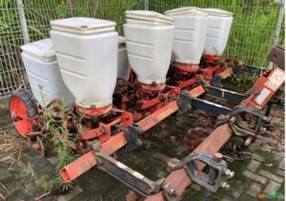 PLANTADEIRA JUMIL PLANTIO DIRETO MODELO 2040 4 LINHAS Imagem PLANTADEIRA JUMIL PLANTIO DIRETO MODELO 2040 4 LINHAS