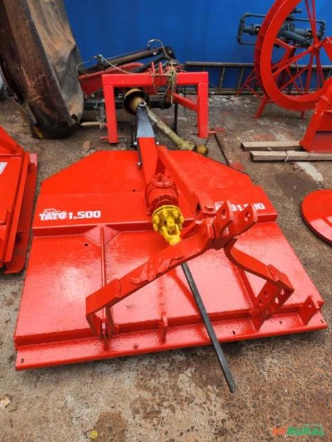 Roçadeira de hidráulico marca Tatu Imagem Roçadeira de hidráulico marca Tatu