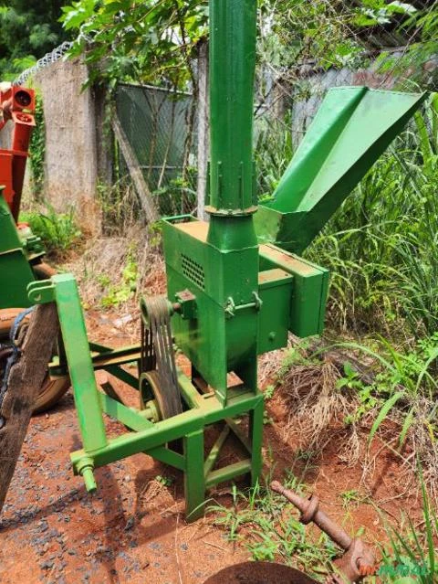 Picadeira Ensiladeira Forrageira Nogueira EN12 Imagem Picadeira Ensiladeira Forrageira Nogueira EN12