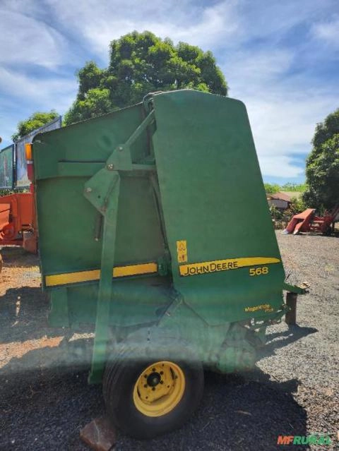 Imagem ENFARDADEIRA DE ROLO BOLAS DE FENO REDONDO JOHN DEER Imagem ENFARDADEIRA DE ROLO BOLAS DE FENO REDONDO JOHN DEER