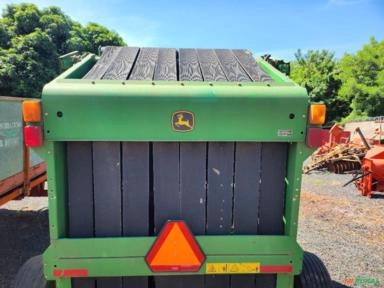Imagem ENFARDADEIRA DE ROLO BOLAS DE FENO REDONDO JOHN DEER Imagem ENFARDADEIRA DE ROLO BOLAS DE FENO REDONDO JOHN DEER