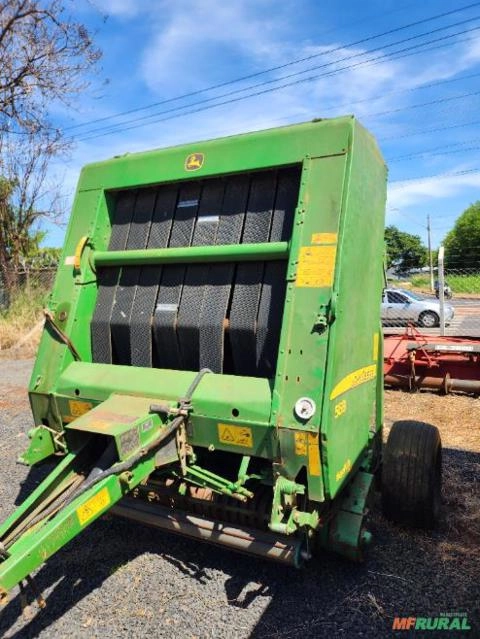 Imagem ENFARDADEIRA DE ROLO BOLAS DE FENO REDONDO JOHN DEER Imagem ENFARDADEIRA DE ROLO BOLAS DE FENO REDONDO JOHN DEER