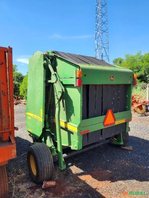 Imagem ENFARDADEIRA DE ROLO BOLAS DE FENO REDONDO JOHN DEER Imagem ENFARDADEIRA DE ROLO BOLAS DE FENO REDONDO JOHN DEER