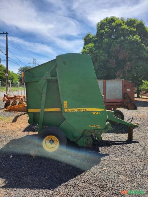 Imagem ENFARDADEIRA DE ROLO BOLAS DE FENO REDONDO JOHN DEER Imagem ENFARDADEIRA DE ROLO BOLAS DE FENO REDONDO JOHN DEER