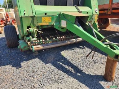 Imagem ENFARDADEIRA DE ROLO BOLAS DE FENO REDONDO JOHN DEER Imagem ENFARDADEIRA DE ROLO BOLAS DE FENO REDONDO JOHN DEER