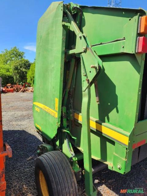 Imagem ENFARDADEIRA DE ROLO BOLAS DE FENO REDONDO JOHN DEER Imagem ENFARDADEIRA DE ROLO BOLAS DE FENO REDONDO JOHN DEER