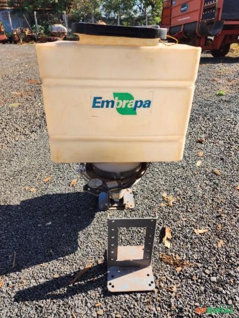 Imagem SEMEADEIRA IKEDA SEMEADORA ADUBADORA IKEDA MS100 CR Imagem SEMEADEIRA IKEDA SEMEADORA ADUBADORA IKEDA MS100 CR