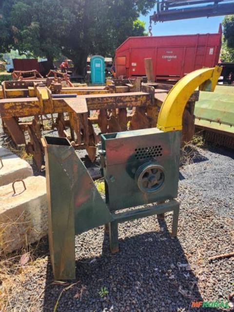 ENSILADEIRA PICADEIRA - MARCA NOGUEIRA - DISPONÍVEL Imagem ENSILADEIRA PICADEIRA - MARCA NOGUEIRA - DISPONÍVEL