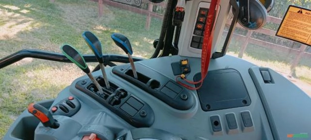 Imagem TRATOR AGRÍCOLA VALTRA A134 Imagem TRATOR AGRÍCOLA VALTRA A134