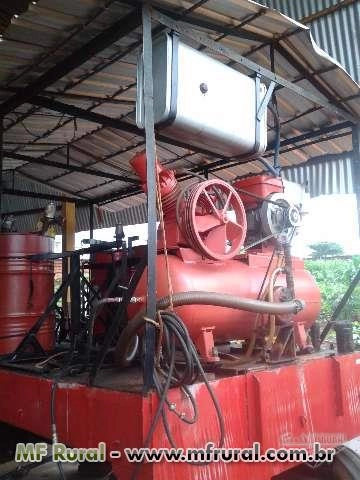 Meloza com tanque de 2500litros com bomba registradora Imagem Meloza com tanque de 2500litros com bomba registradora