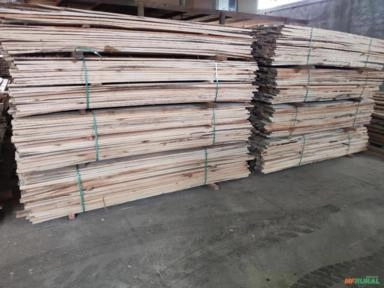 Madeira Serrada de Eucalipto Seca Imagem Madeira Serrada de Eucalipto Seca