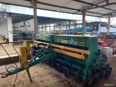 Imagem Plantadeira Marca Tatu - 9 linhas Pneumática Imagem Plantadeira Marca Tatu - 9 linhas Pneumática