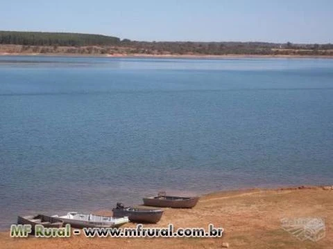 Excelente chácara condomínio Lago dos Cisnes Felixlândia MG