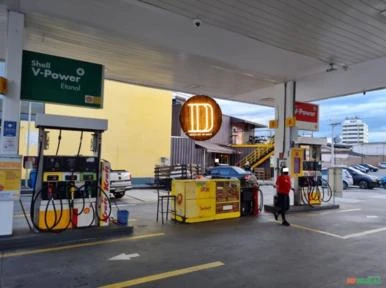 Posto de combustível 24H. Bandeira Shell na Região do Vale do Paraíba, São Paulo.