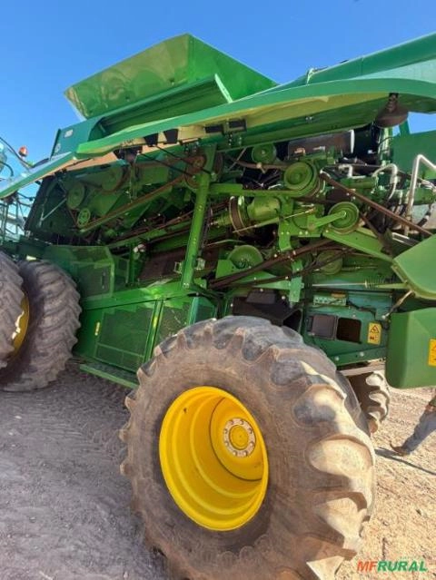 Colheitadeira John Deere S760 2022 com Plataforma de corte 635F Imagem Colheitadeira John Deere S760 2022 com Plataforma de corte 635F