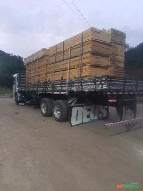 Madeira de pinus bem serrada para construção civil ou beneficiamento