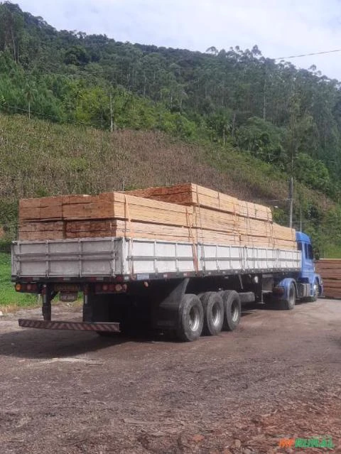Madeira de pinus bem serrada para construção civil ou beneficiamento